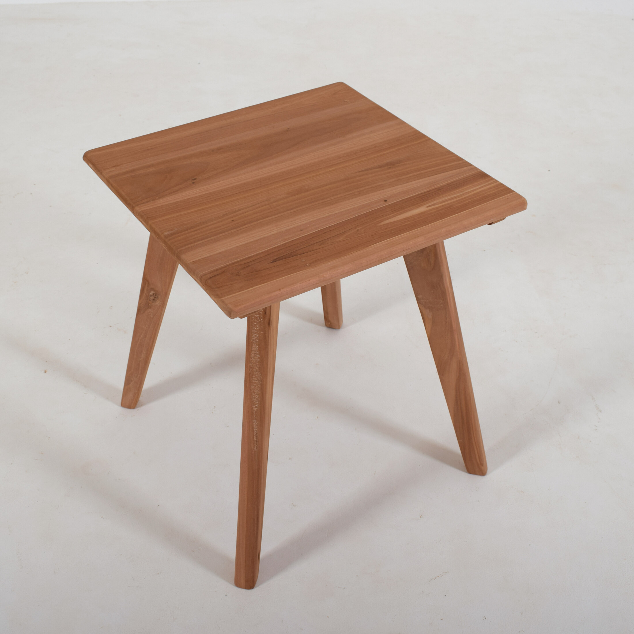 Beistelltische T-067 Beistelltische T-067