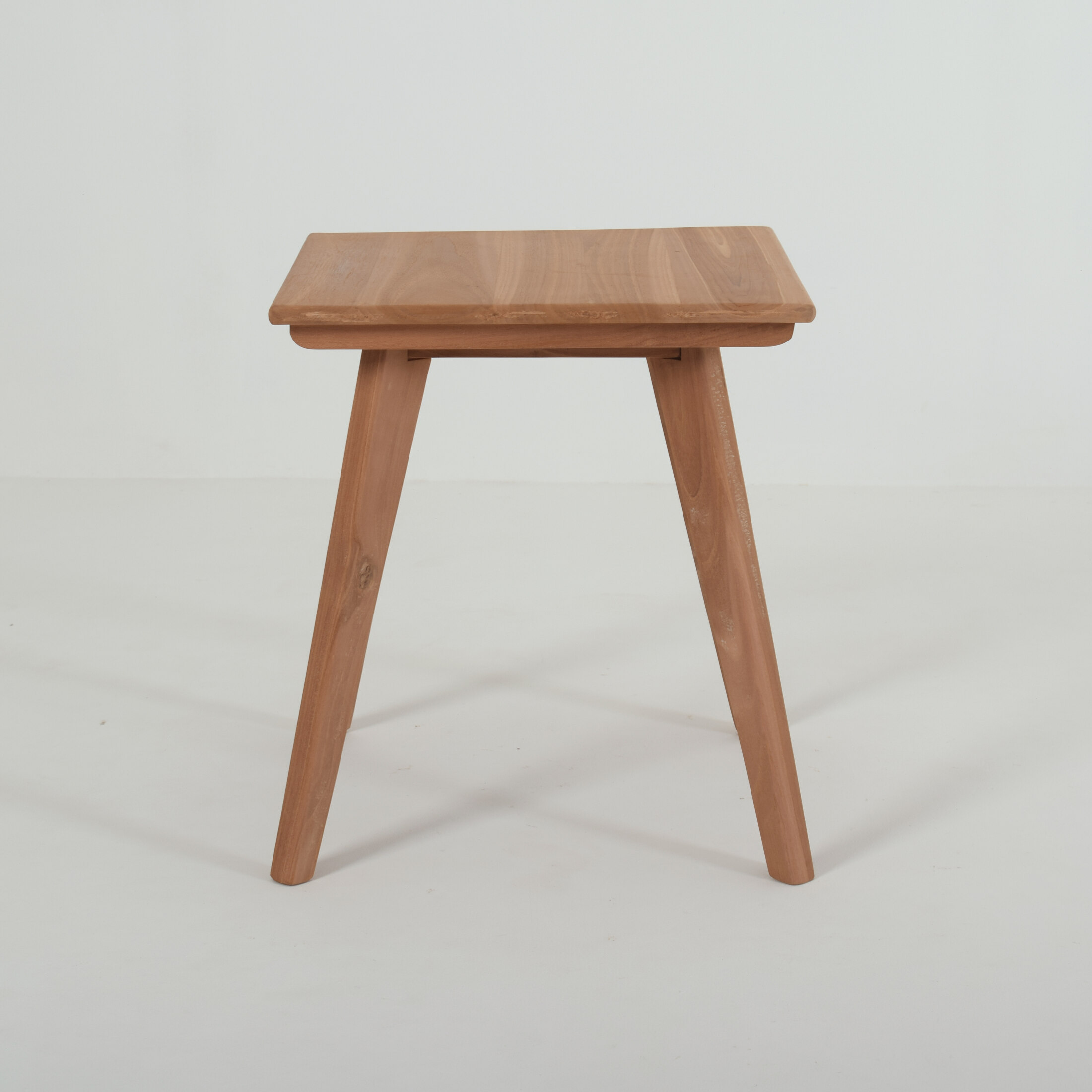 Beistelltische T-067 Beistelltische T-067